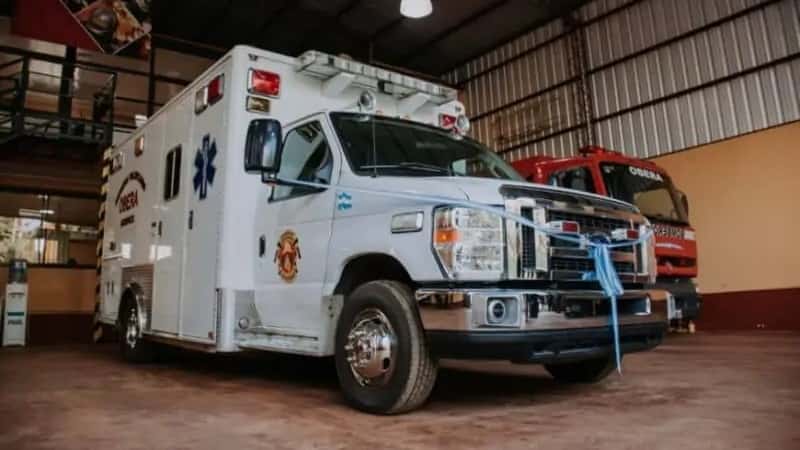 Bomberos voluntarios de Oberá recibieron una nueva ambulancia