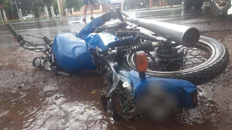 Jardín América: falleció un motociclista tras colisionar con un camión