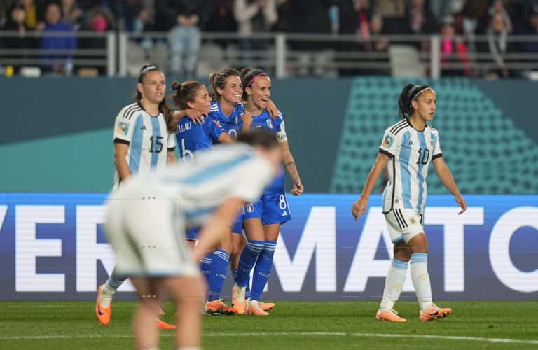Mundial femenino: la Selección argentina no pudo con Italia y perdió 1 a 0 en el debut