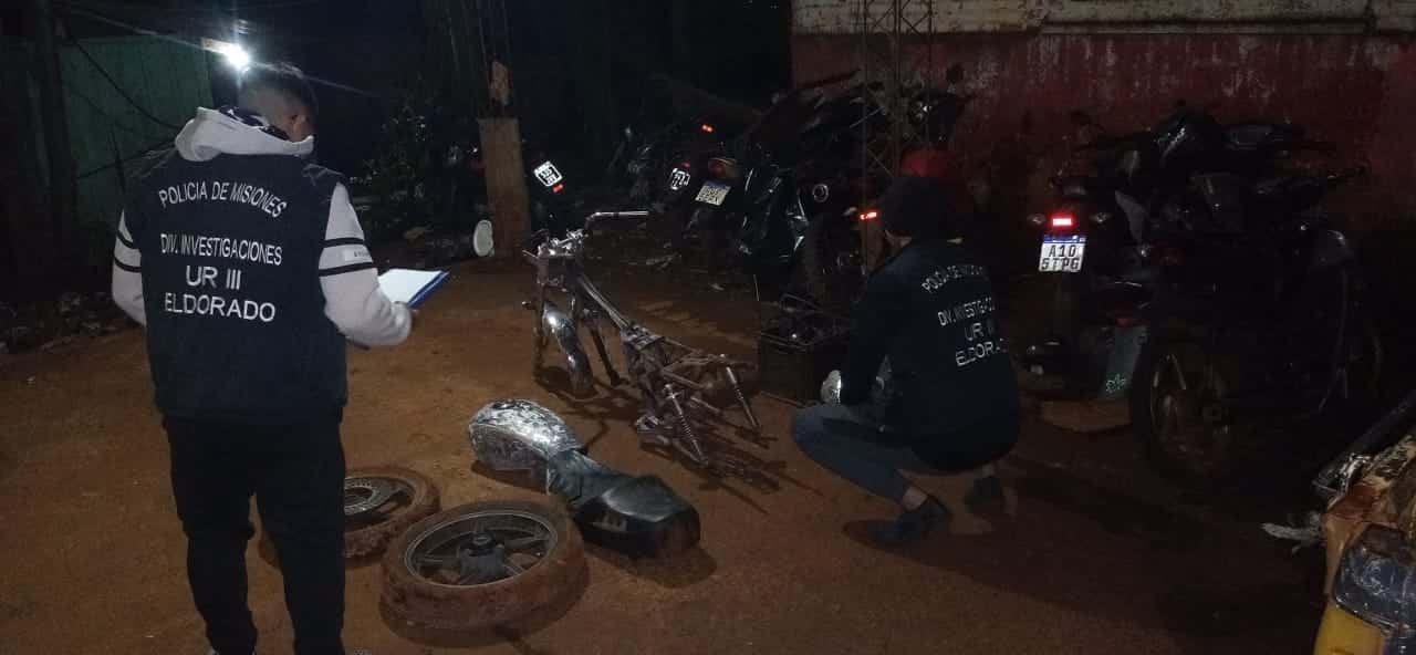 Recuperan dos motocicletas robadas en Eldorado y Puerto Piray
