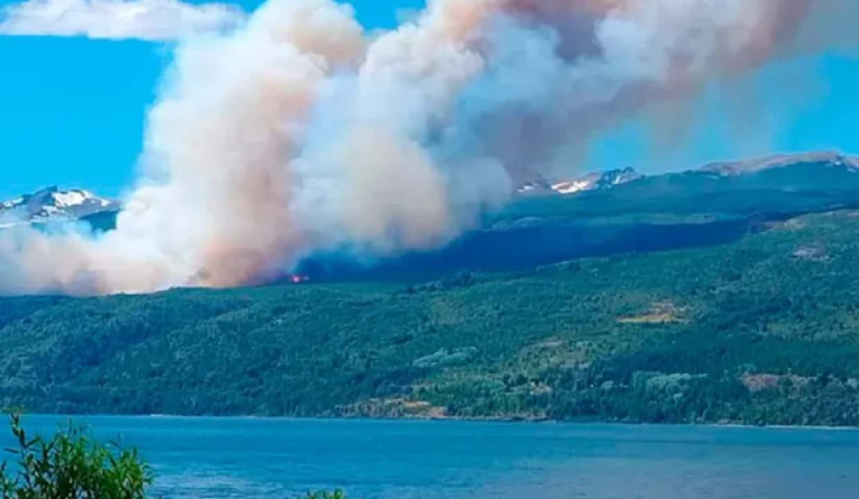 Incendio en el Parque Los Alerces ya arrasó con 1.000 hectáreas