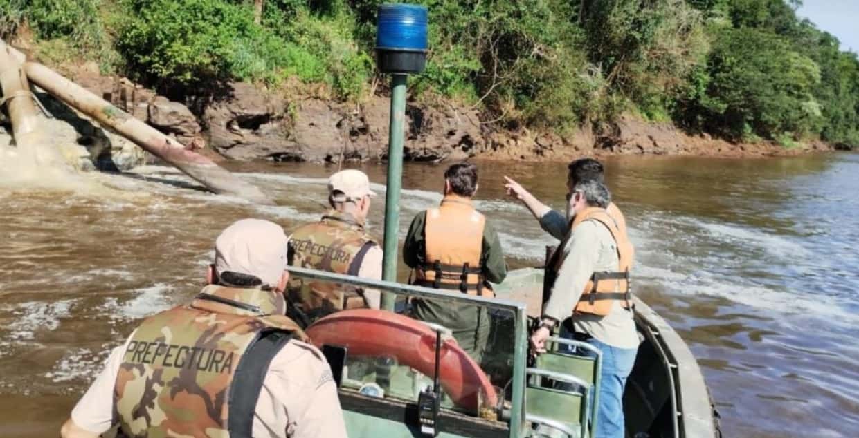 Misiones: Derrame de líquidos al Río Paraná desde la planta de Papel misionero