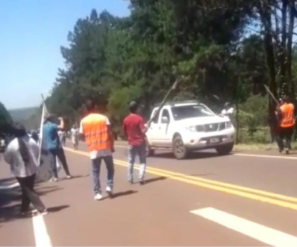 Caraguatay: manifestantes del MTR atacaron a un automovilista