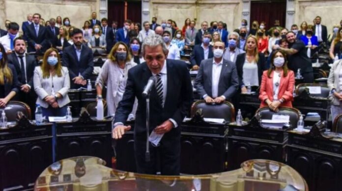 Carlos Fernández juró y asumió como diputado nacional