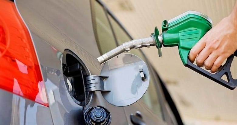 Postergan la suba de impuestos a los combustibles para evitar su impacto en los precios