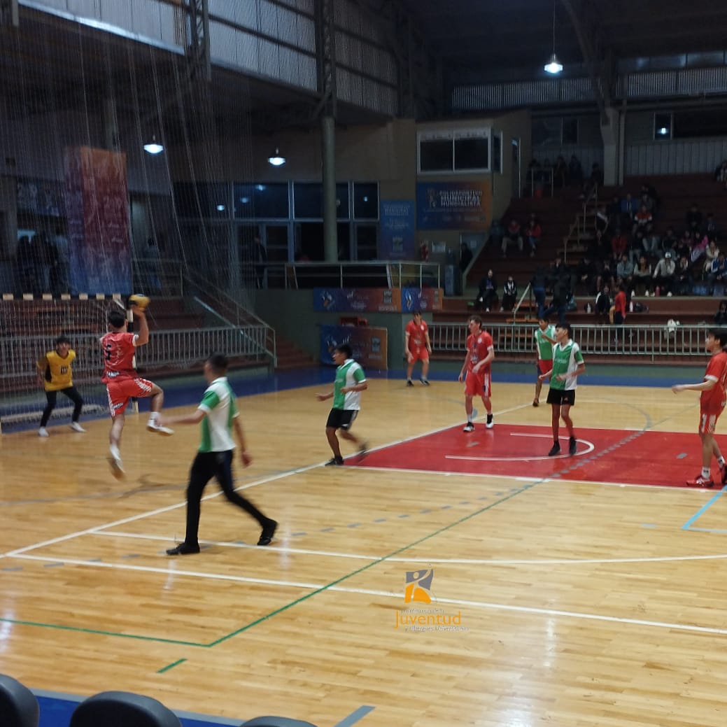 Montecarlo: Handball en la estudiantina