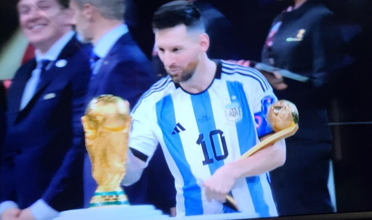 Argentina es Campeón del Mundo. Messi es campeón del Mundo. Y la galaxia entera está feliz.