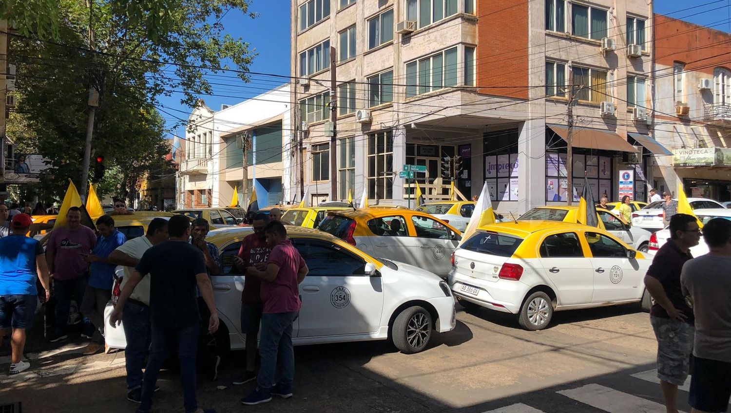 Posadas: los taxistas vuelven a manifestarse contra las plataformas digitales