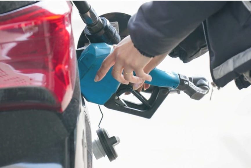 Combustibles: YPF también sube 12,5% los precios y no habrá más aumentos hasta el 31 de octubre