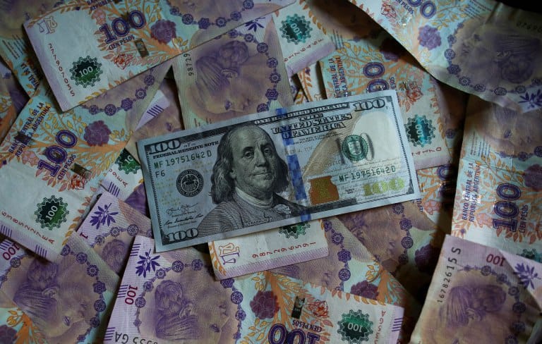El Gobierno logró frenar al dólar blue tras diez días de suba.Foto: NA