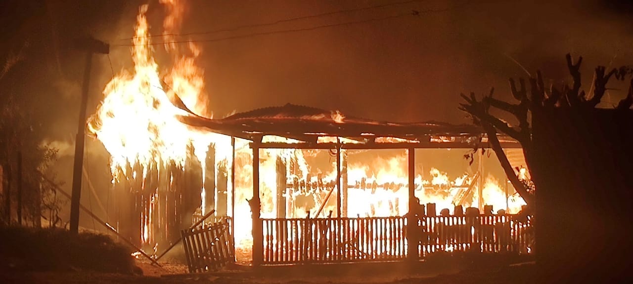 Panambí : Incendio destruyó una vivienda familiar
