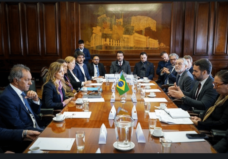 El Gobierno avanza en el proyecto de integración energética entre Argentina y Brasil