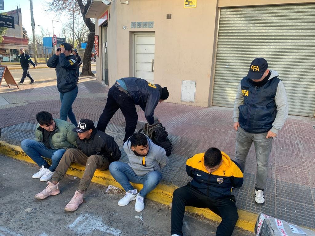 La Policía Federal Argentina desarticuló banda que traficaba marihuana de Misiones a Buenos Aires