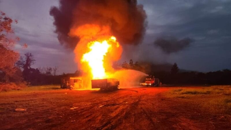 Iguazú | Se incendió un camión cisterna que transportaba 36 mil litros de combustible