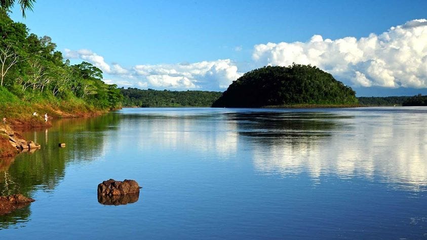 Declaran área natural protegida a las cuencas hídricas del Río Paraná.