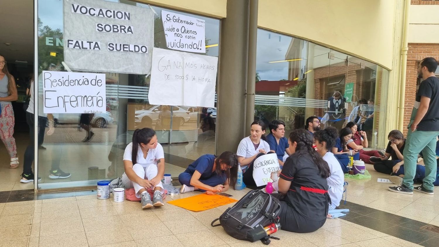 Médicos residentes del Hospital Madariaga de Posadas en paro por ajuste nacional que amenaza el sistema de Salud