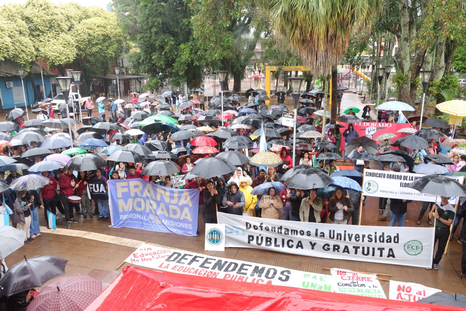 Concentración de manifestantes en la Ciudad de Eldorado